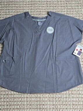 Climate Right Cuddl Duds 6 Pocket Scrub Top 2X Scrubs Plus Size V Neck Shirt
